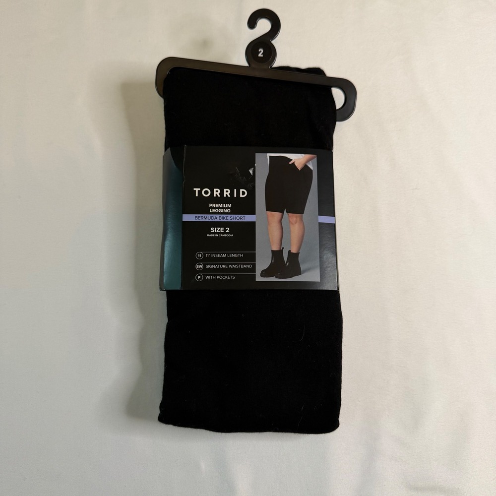 Torrid Premium Legging Bermuda Bike Shorts Black Pockets Size 2 2X 11" Inseam